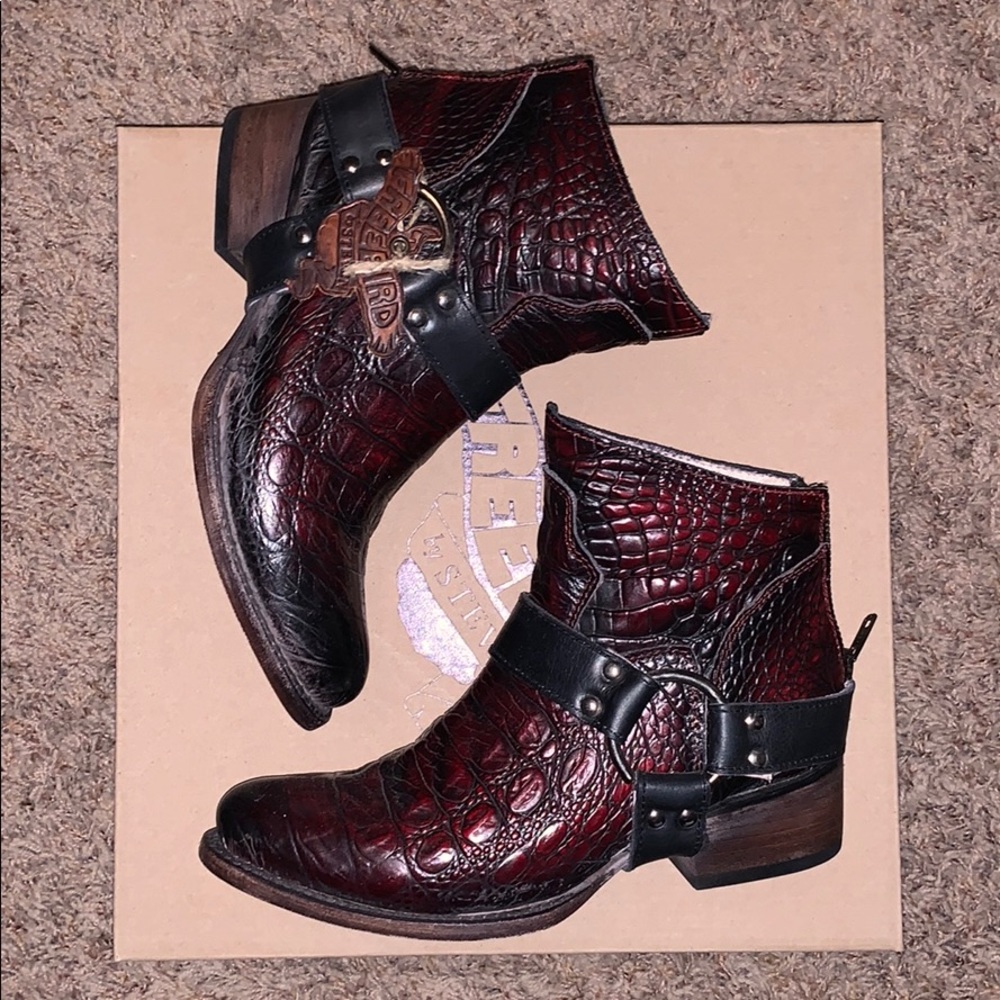FreeBird Santiago-Red Croco-Size 7